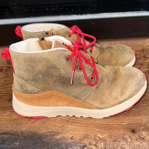 Kids UGG Canoe III Weather Sneaker Boots with Red Laces - Picture 3 of 7